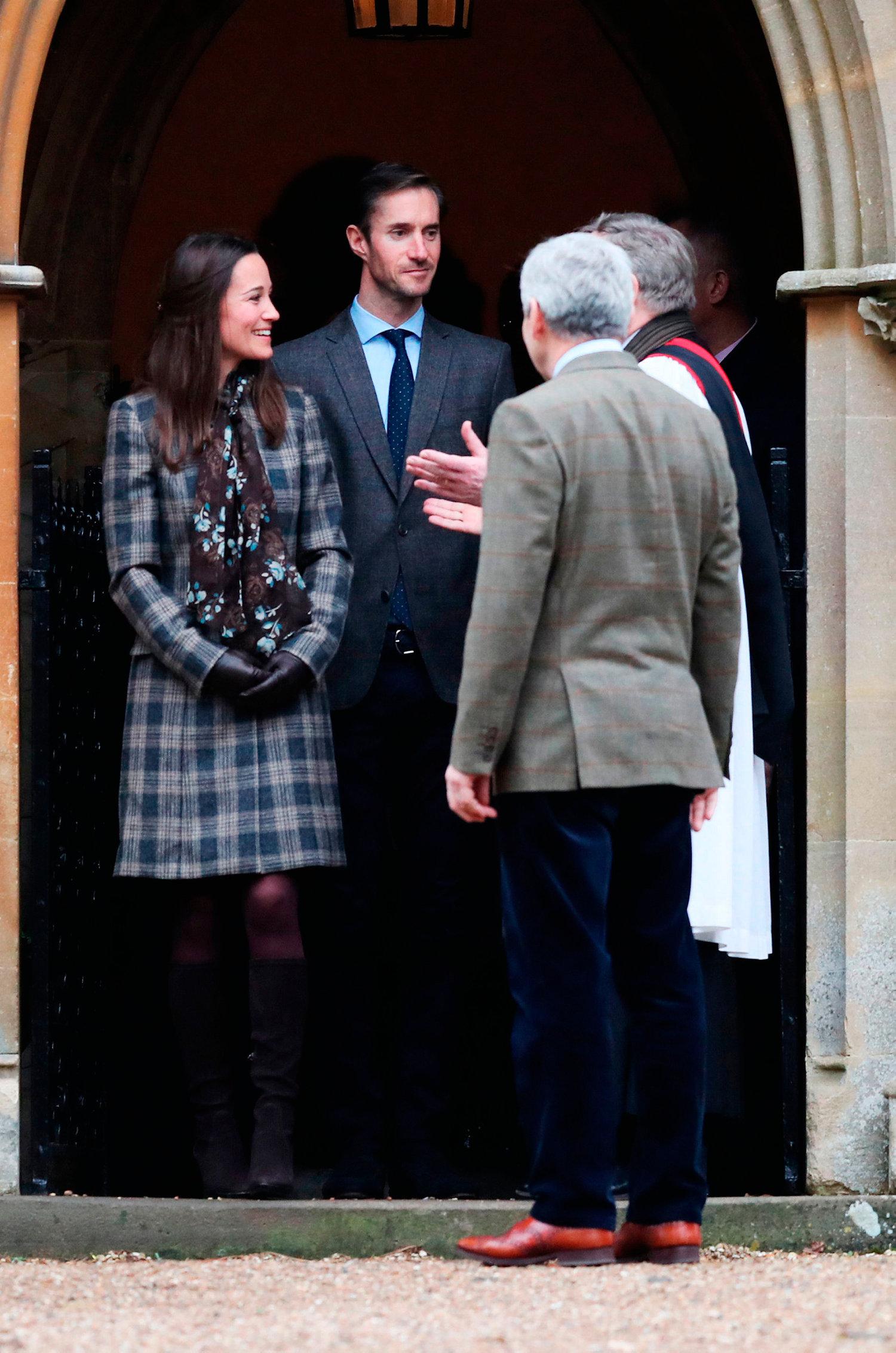 Prinții George și Charlotte, surprinși în timpul primei lor slujbe religioase de Crăciun