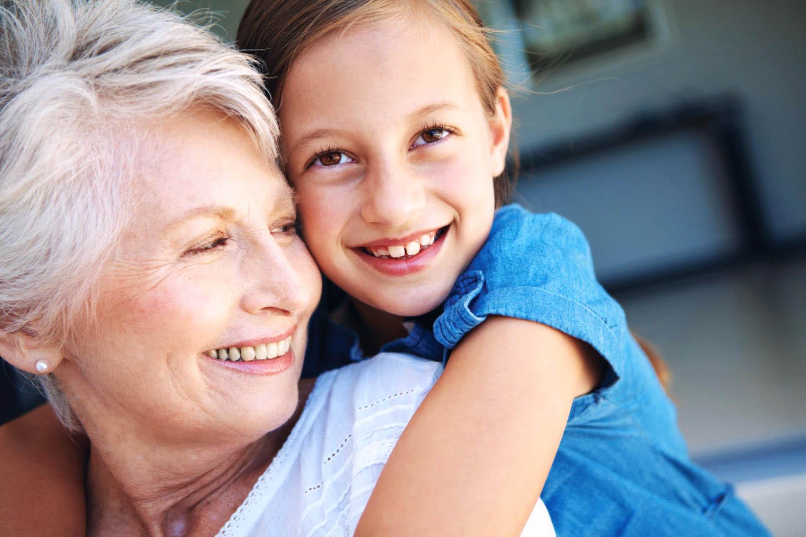 Забота о внуках продлевает жизнь бабушек и дедушек