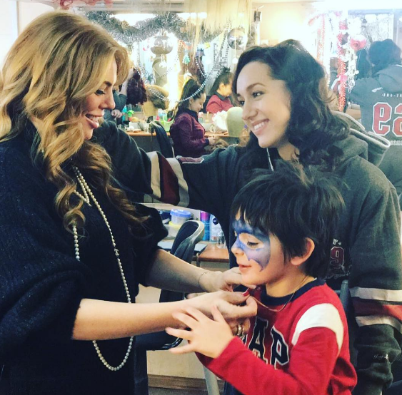 Анастасия Стоцкая перестала скрывать вторую беременность