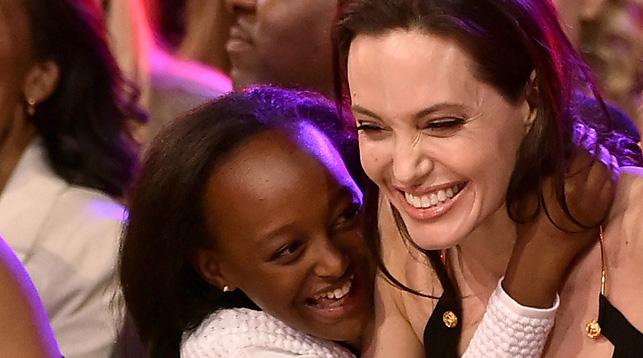 Родная мать приемной дочки Джоли хочет с ней встретиться