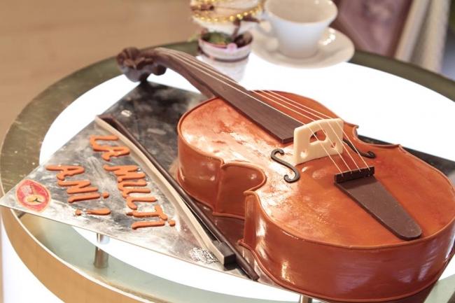 Un tort minunat de la patiseria Colibri, pentru maestrul Nicolae Botgros, de ziua lui de nastere
