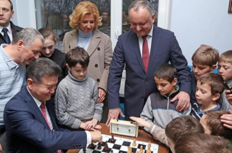Preşedintele va propune includerea şahului în programa şcolară