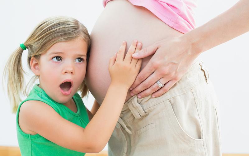 Британских врачей просят не называть беременных «будущими мамами»