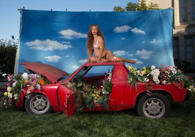 Noi fotografii cu burtica proeminentă a lui Beyoncé: „Port în mine 3 inimi!”