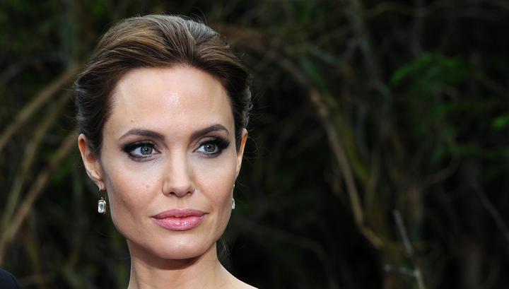 Анджелина Джоли потребовала от Брэда Питта $100 тысяч ежемесячно