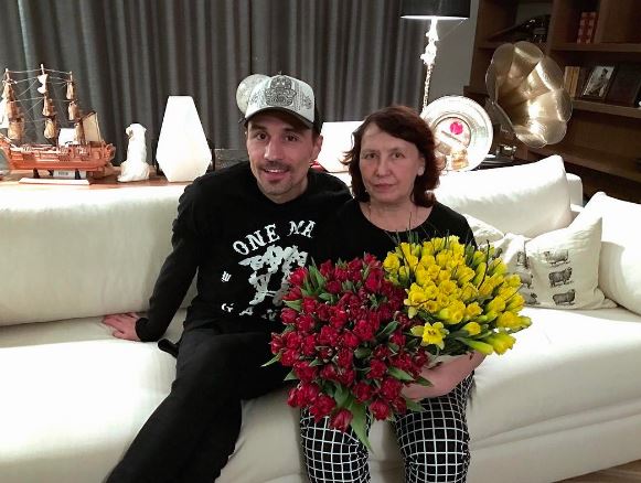 Дима Билан показал редкое фото с мамой и признался ей в любви