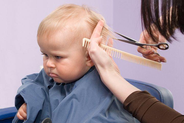 Первый поход ребенка к парикмахеру