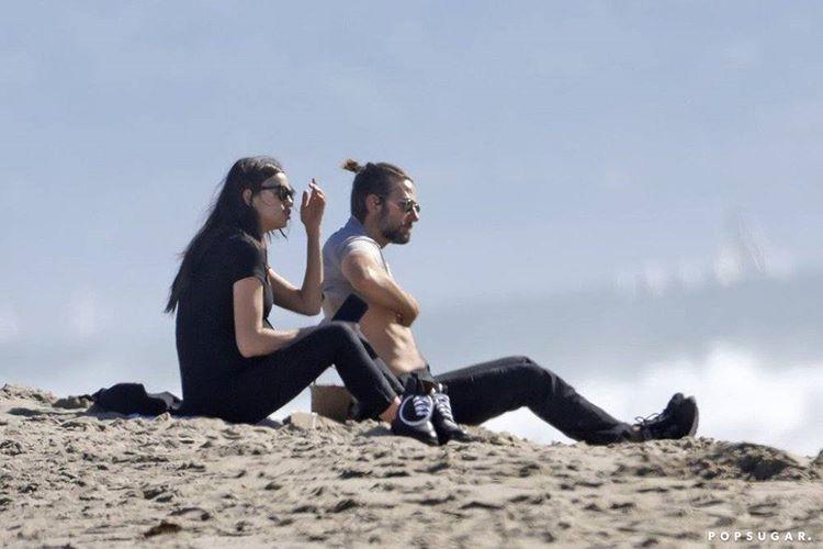Departe de toți și toate! Irina Shayk și Bradley Cooper au marcat dragostea pe malul oceanului