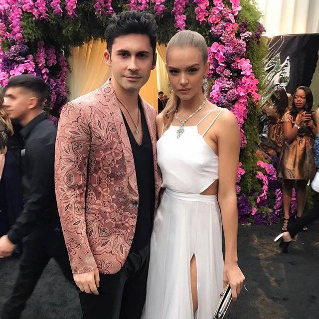 Dan Bălan, surprins alături de un îngeraş Victoria’s Secret la o petrecere Cala Oscar 2017