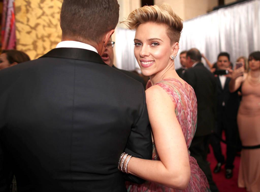 Scarlet Johansson are un nou iubit? Află cine e bărbatul cu care și-a făcut apariția pe covorul roșu de la Premiile Oscar