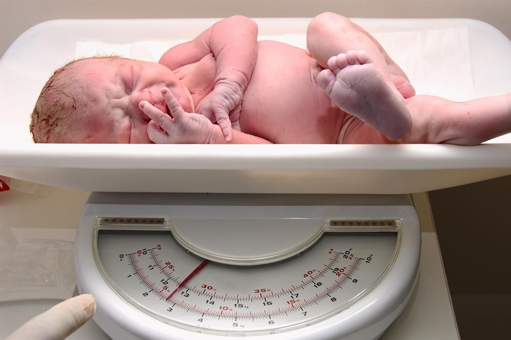 Ученые нашли неожиданную причину низкого веса новорожденных