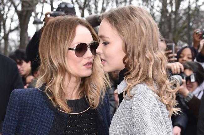 Lily Rose Depp este cea mai noua senzatie in lumea modei! Toti sunt cu ochii pe ea