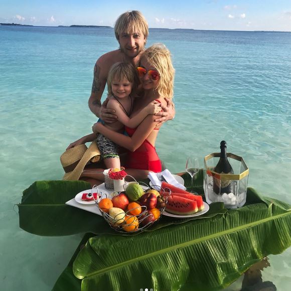 Сын Яны Рудковской и Евгения Плющенко сам научился плавать