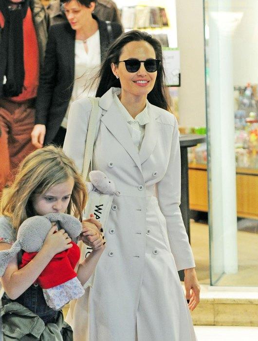 Девятилетние близнецы Анджелины Джоли выглядят изможденными