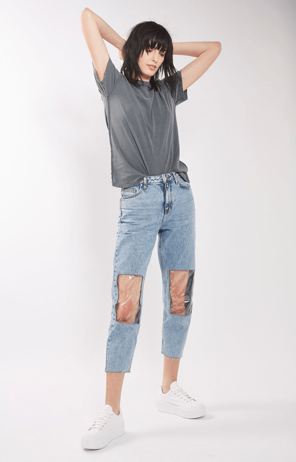 Topshop создал «мамины джинсы» с пластиковыми окнами на коленях
