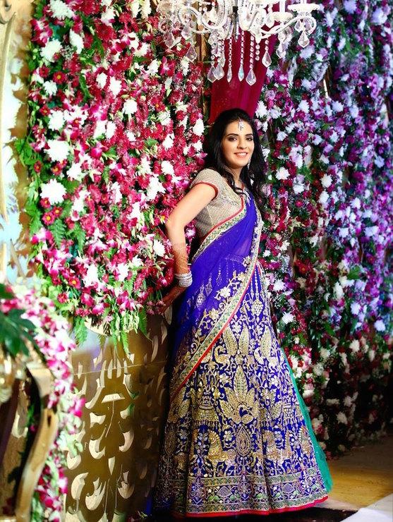 В Индии невеста за неделю празднования свадьбы сменила 7 роскошных платьев