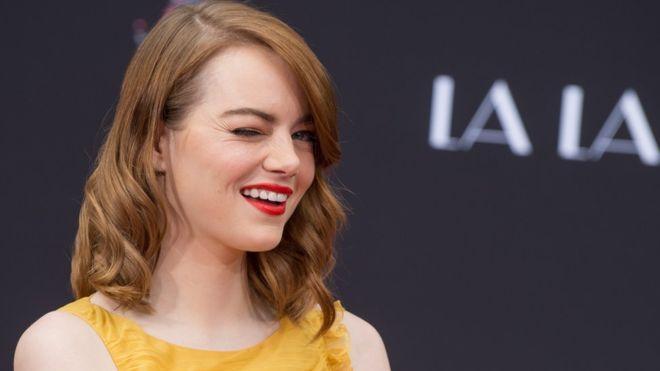 Cum un licean o invită pe Emma Stone la balul de absolvire