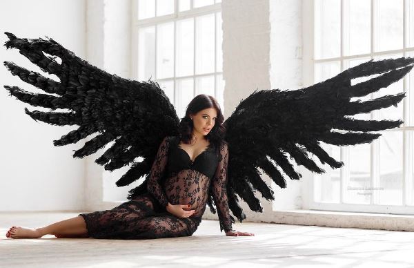 Беременная Стоцкая возмущена попытками внести разлад в ее семью