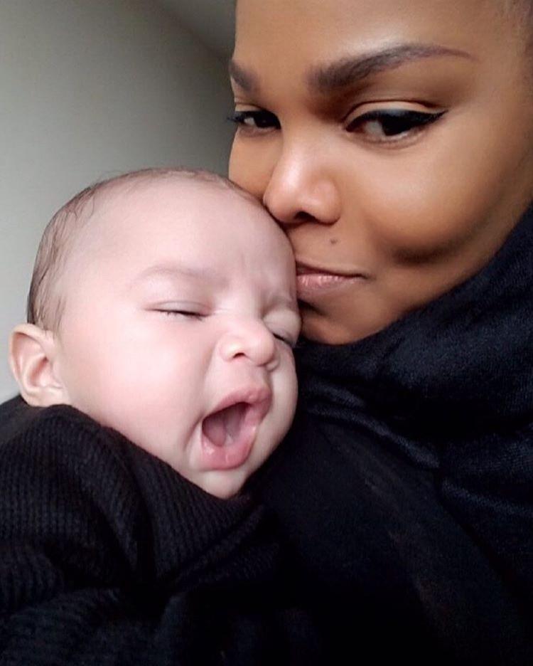 Janet Jackson a făcut publică prima fotografie cu băieţelul său, Eissa