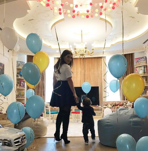 Сын певицы Жасмин отметил свой первый день рождения