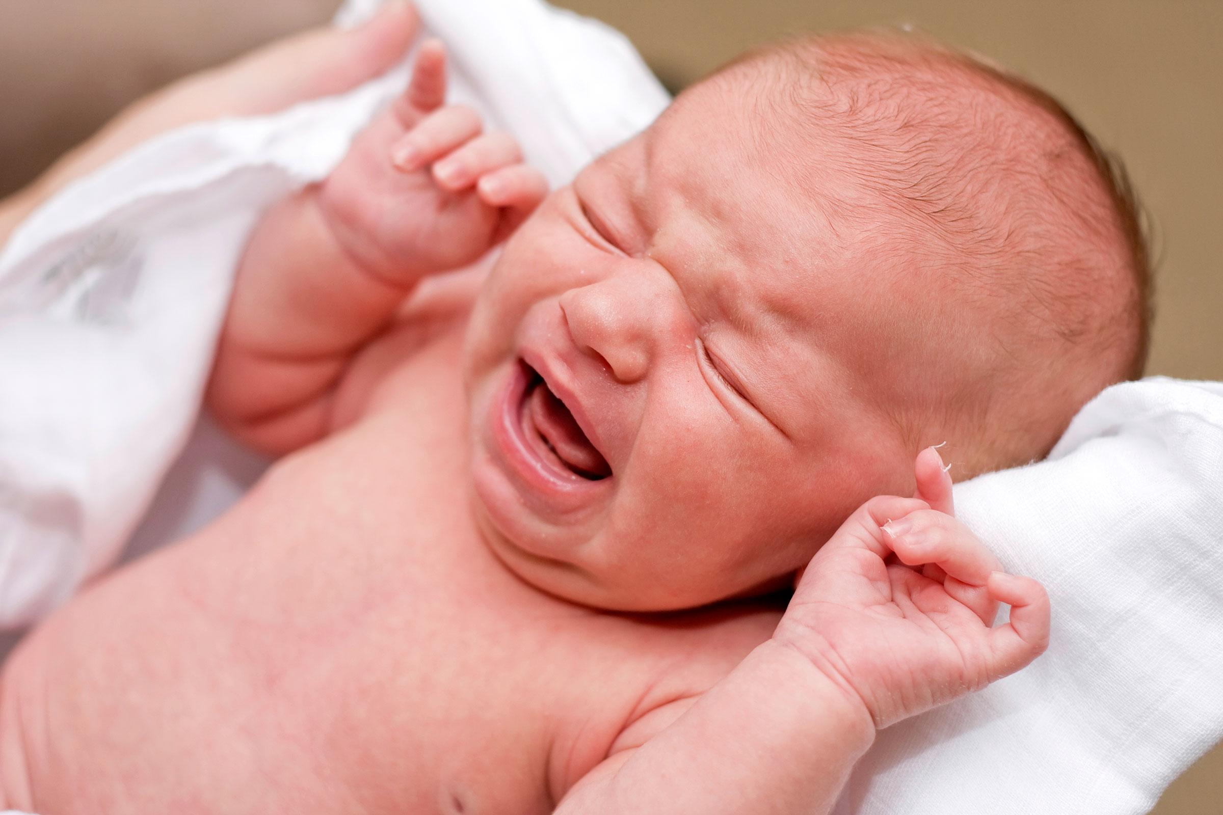 На что способен новорожденный: девять вещей, которые ребенок делает в первые часы жизни
