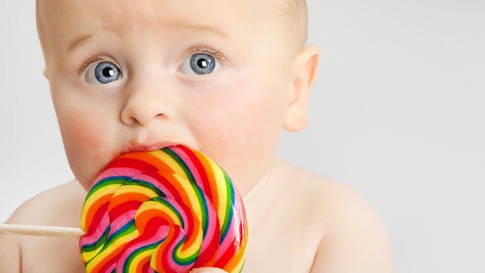 „Dați-le copiilor atâtea dulciuri, câte își doresc“. Lista “nebună” a unor părinți pentru bonă