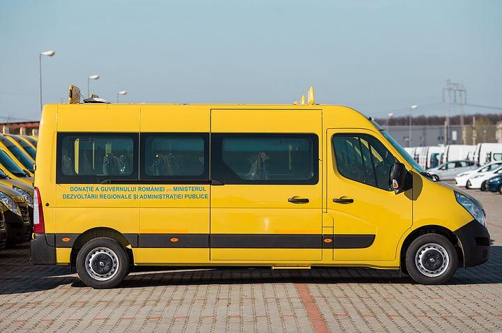 Cum vor fi repartizate microbuzele școlare donate de România. Din 96, 3 ajung în Transnistria