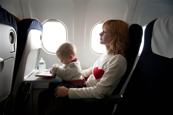 Первое путешествие на самолёте с ребёнком. Что необходимо знать