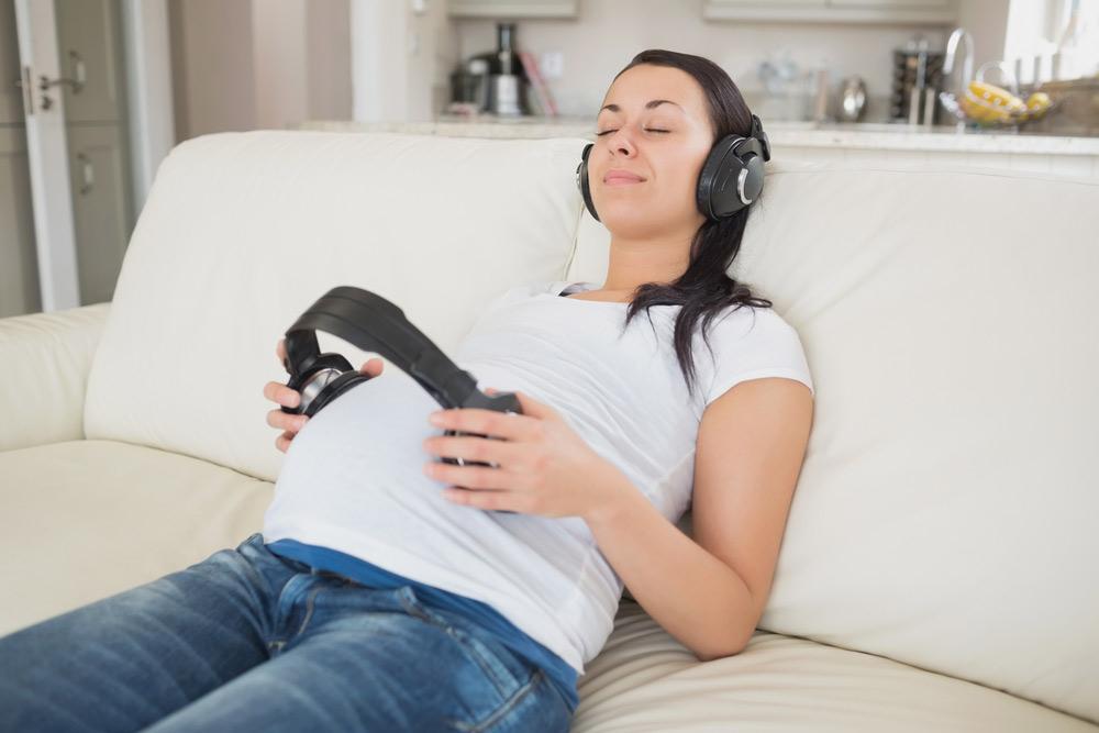 Beneficiile muzicii în timpul sarcinii