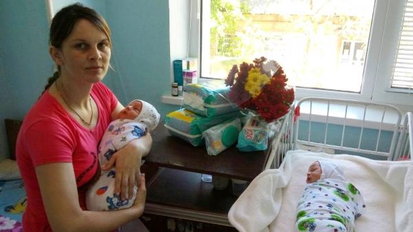 O femeie din Ceadîr-Lunga a născut gemeni cu greutatea de peste 3 kg fiecare!