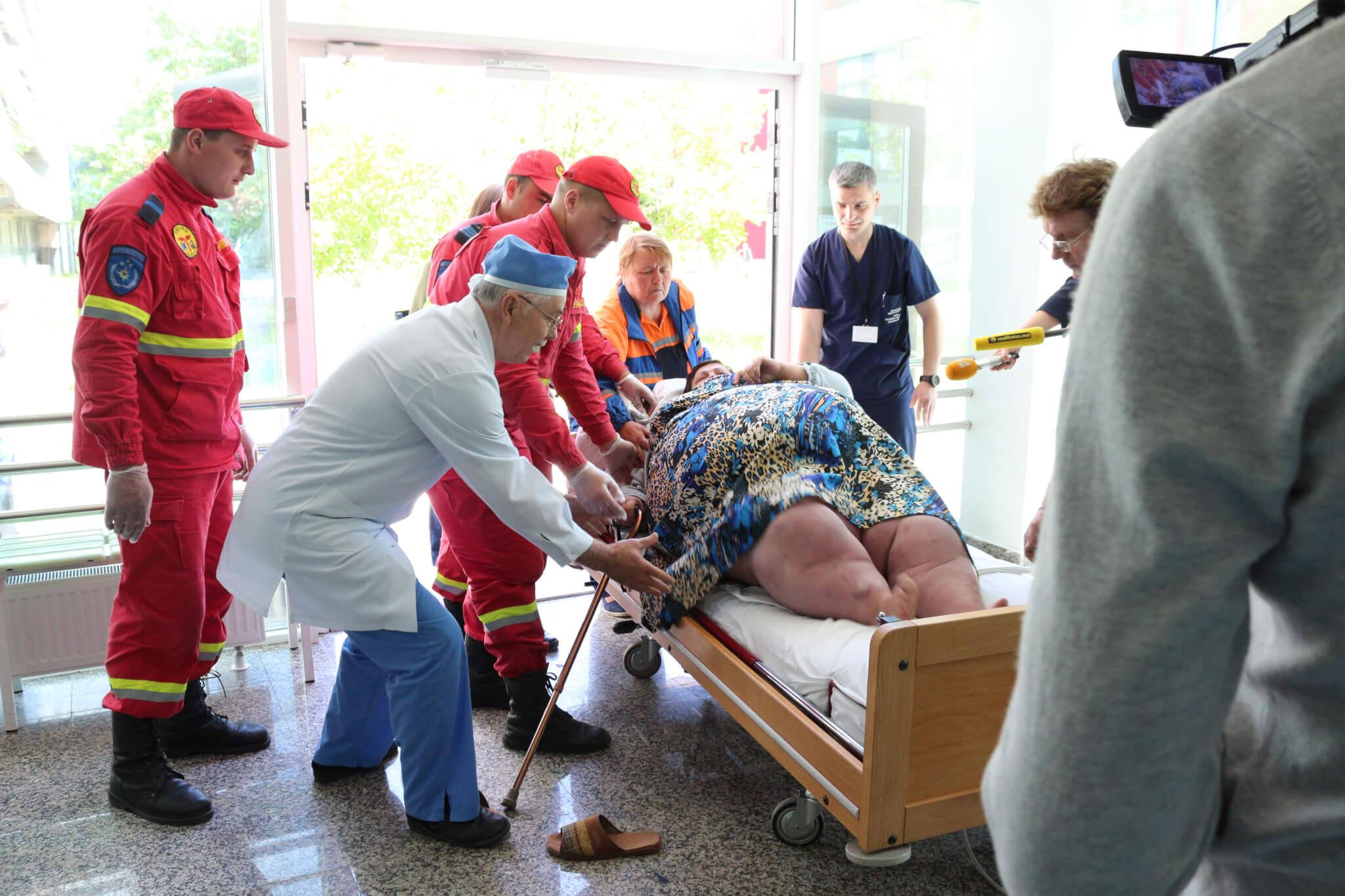 O femeie de 320 kg, internată la Spitalul Republican