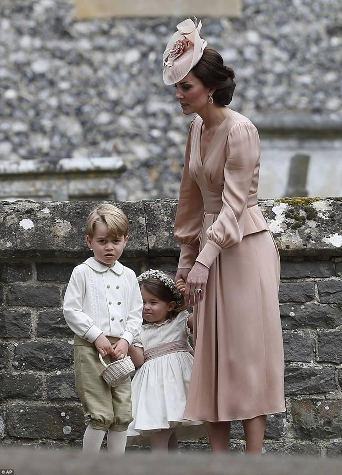 Micuți, dar adorabili. Prințul George și prințesa Charlotte la nunta mătușii lor