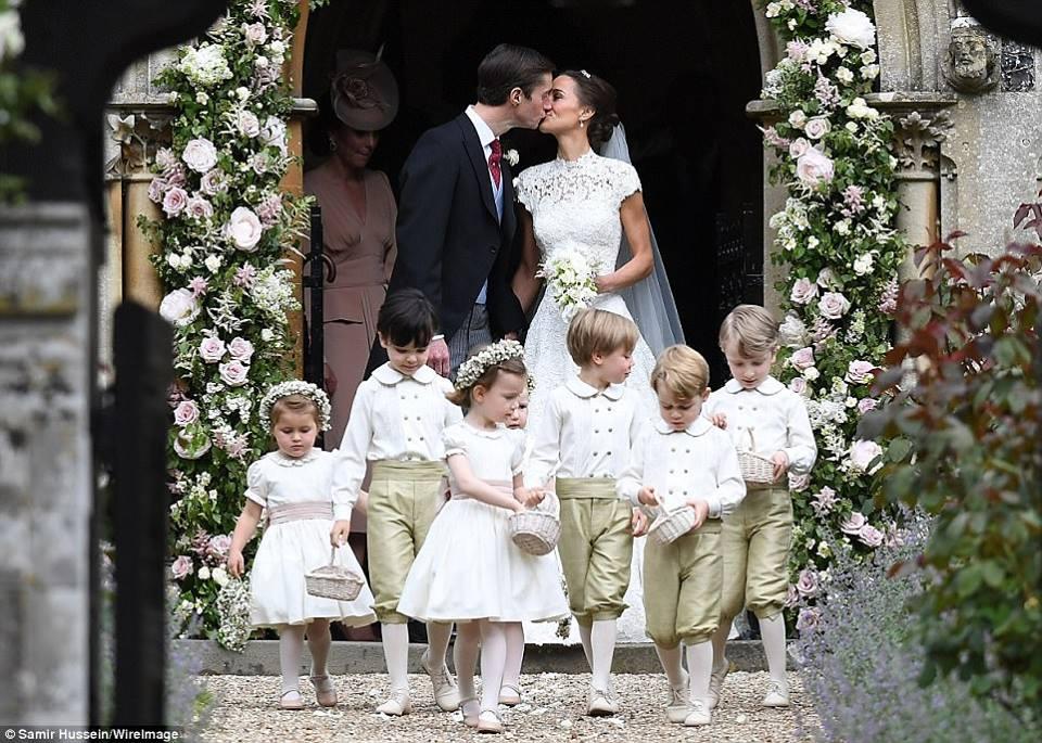 Micuți, dar adorabili. Prințul George și prințesa Charlotte la nunta mătușii lor