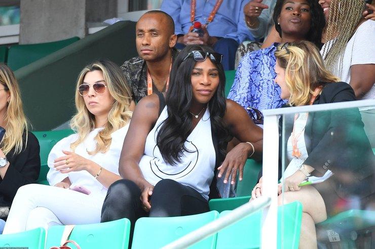 Serena Williams ținea în secret sexul copilului, dar sora a dat-o de gol