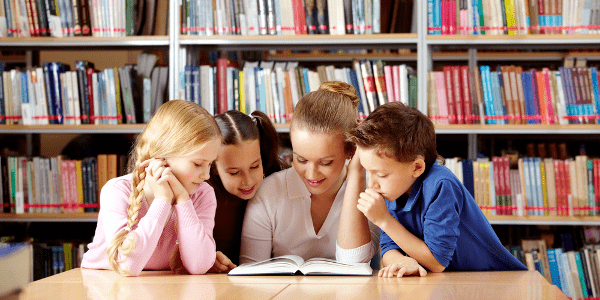 Dă-i copilului tău rucsacul de vacanță și trimite-l la bibliotecă