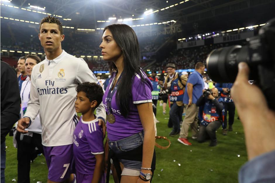 Cristiano Ronaldo a devenit tată de gemeni cu o misterioasă mamă surogat