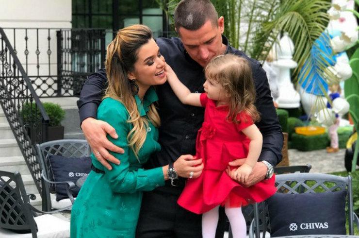 Ксения Бородина впервые показала лицо младшей дочери