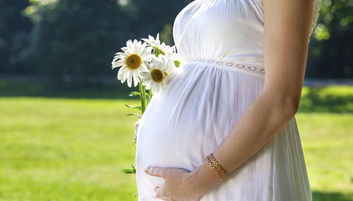 Soţia aflată în întreţinerea soţului asigurat va beneficia de indemnizaţie de maternitate