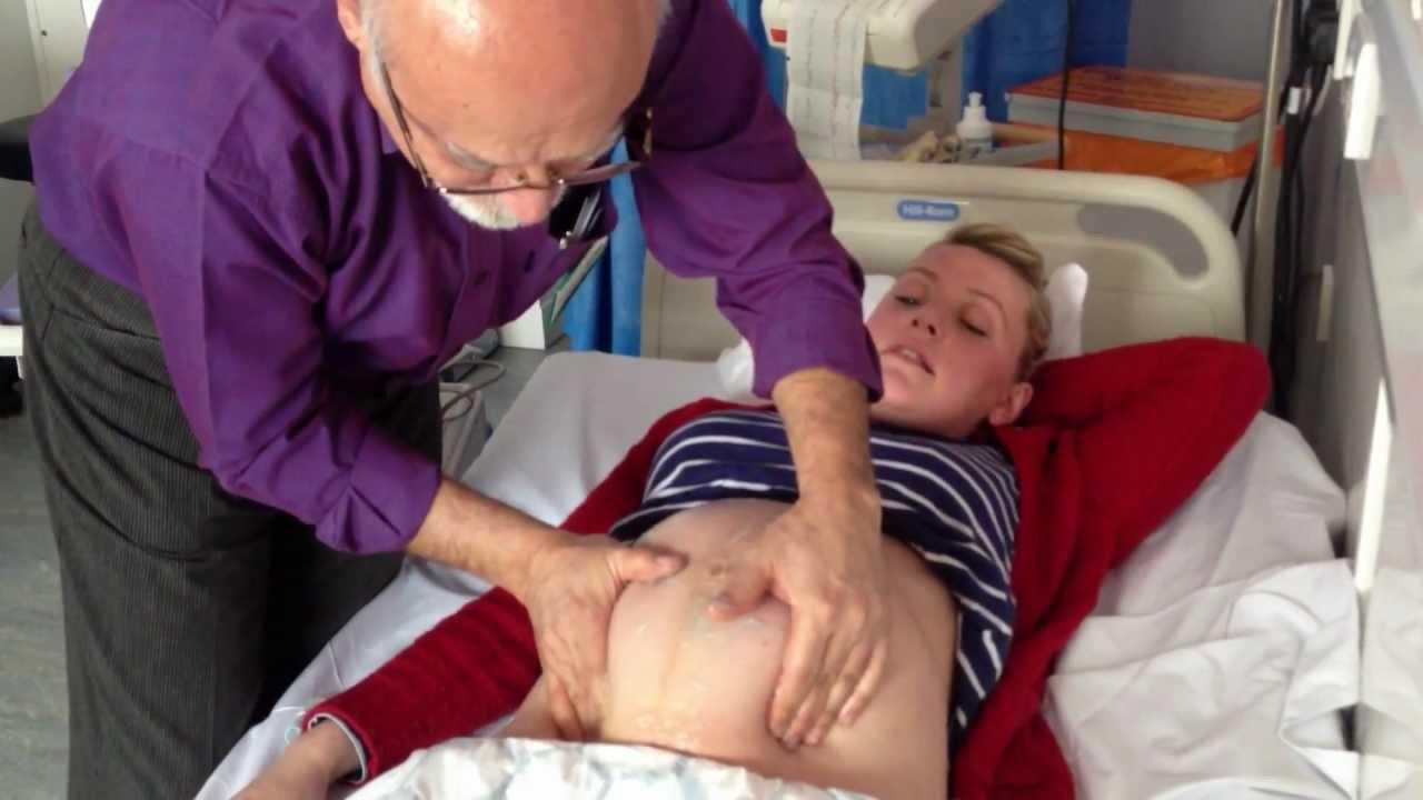 Уникальное видео: врач вручную перевернул ребенка в животе беременной