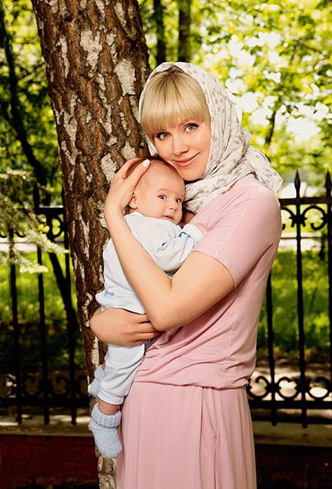 Певица Натали с двухмесячным сыном снялась для обложки журнала