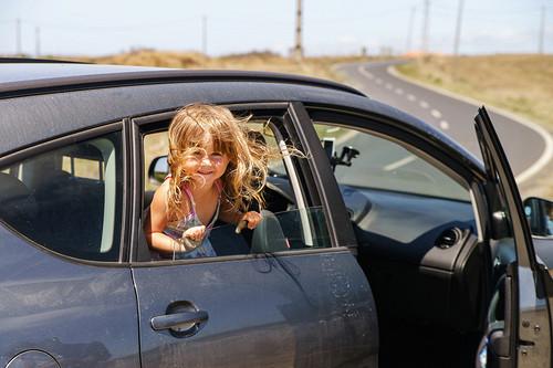Cum gazele de eșapament afectează copiii aflați în mașină