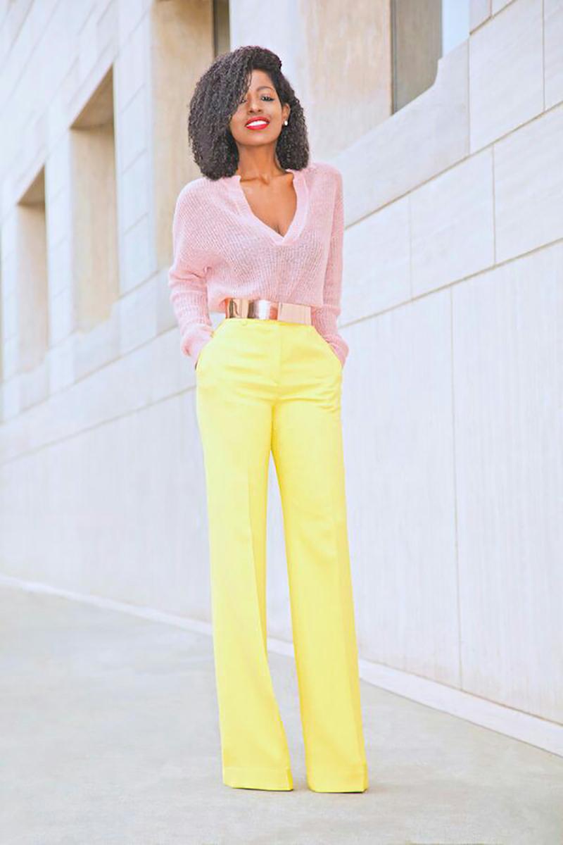 Cu ce poți combina pantalonii colorați: 15 ținute elegante pentru inspirație