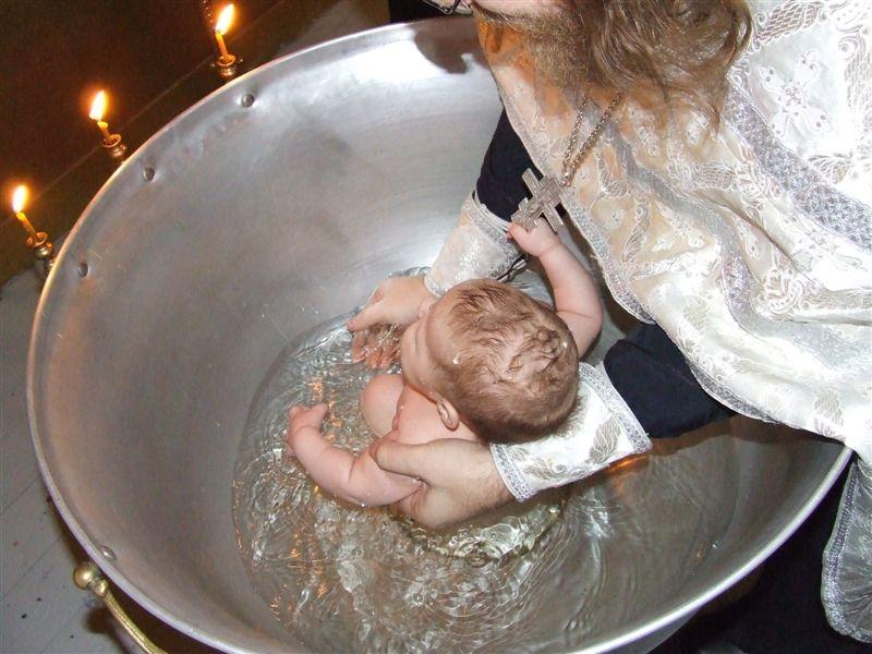 Всё о Таинстве Крещения. Что необходимо знать родителям и крёстным