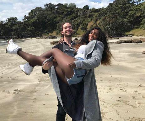 Serena Williams a pozat în costumul Evei, în luna a şasea de sarcină