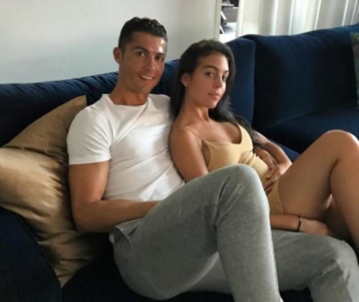 Noi fotografii cu burtica iubitei lui Cristiano Ronaldo