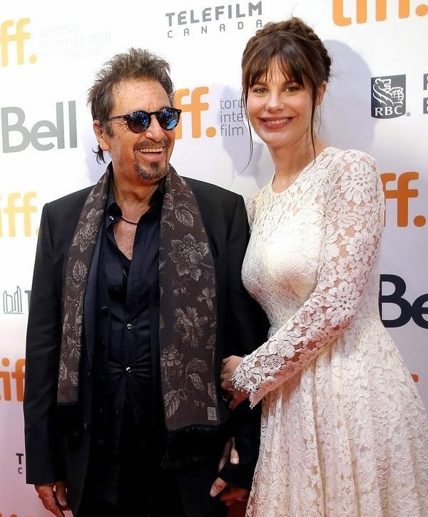 El are 74 de ani, ea - 34! Cu toate astea se iubesc si sunt fericiti! Al Pacino cu iubita sa