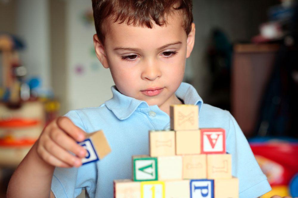 Păreri: Până în 2025 fiecare al doilea copil va suferi de autism