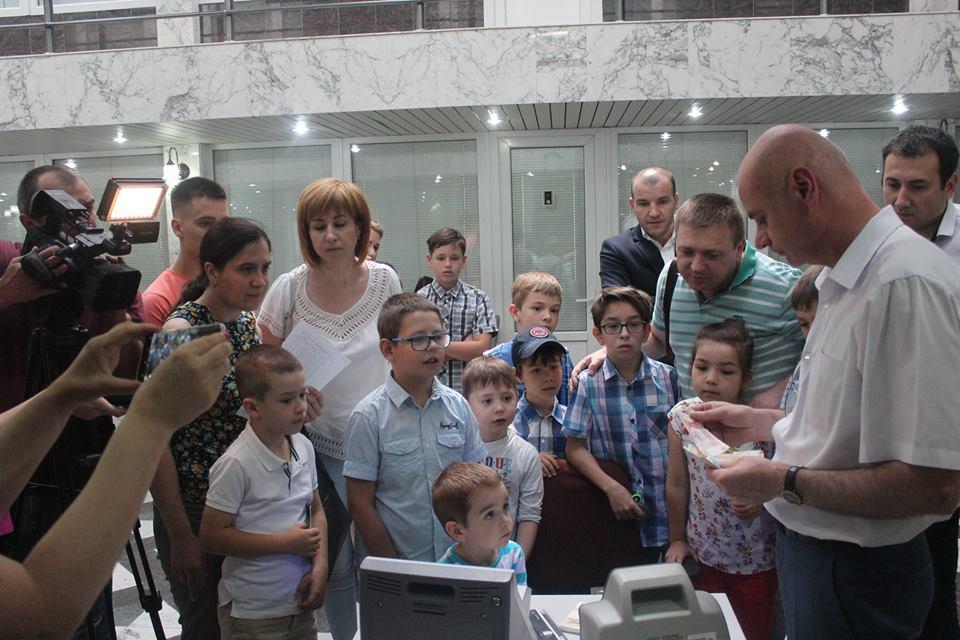 Banca Națională a Moldovei și-a deschis ușile pentru copii. Vezi cum a fost (FOTO)