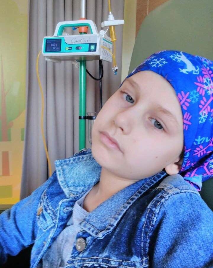 O fetiță de 9 ani are nevie de ajutorul nostru pentru a învinge cancerul