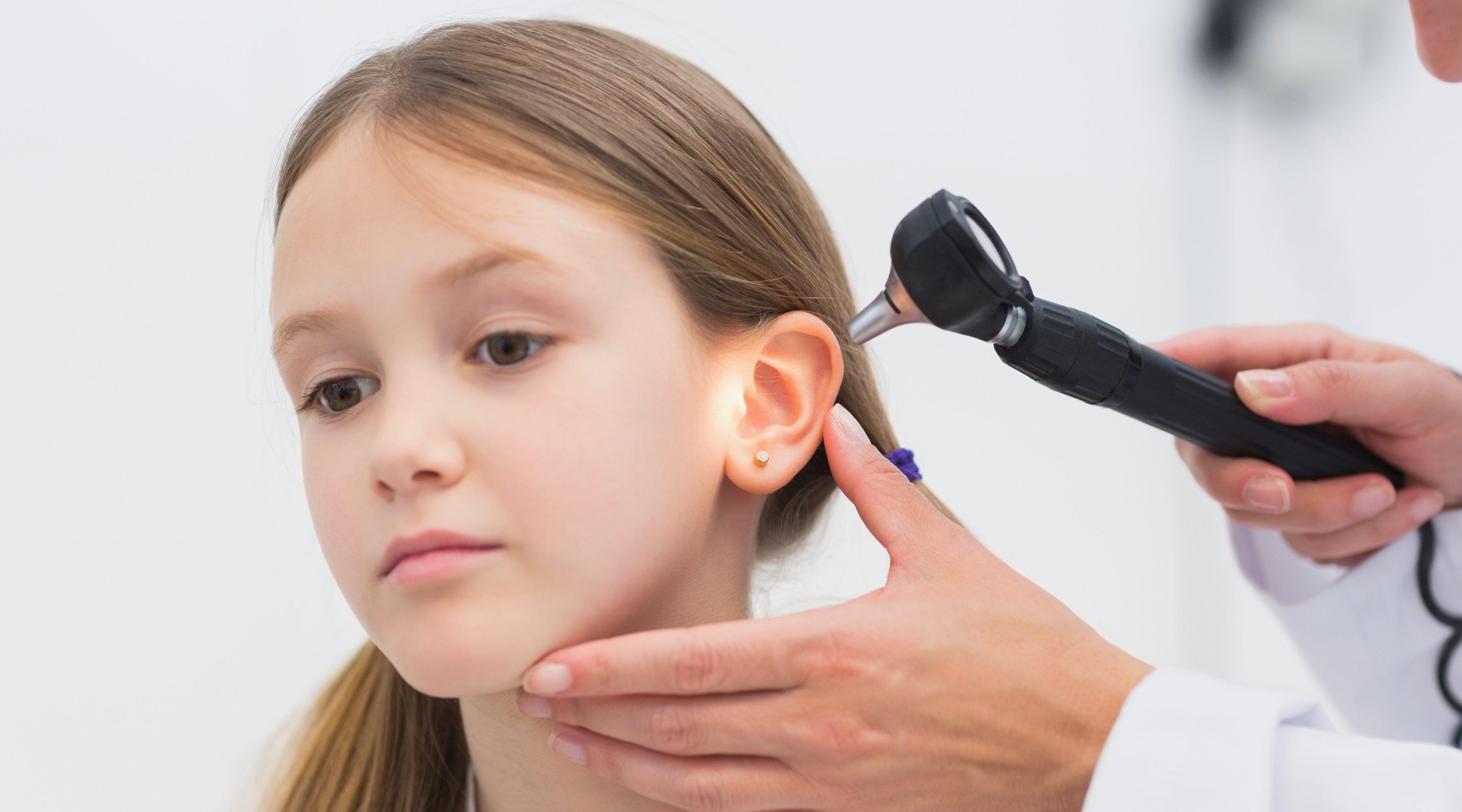 Острый отит или «ухо пловца»: причины возникновения и способы лечения